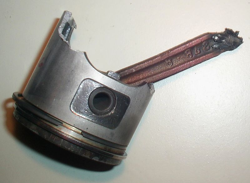 Failed piston and connecting rod