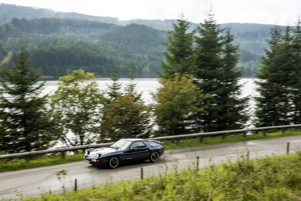 Porsche 928 GTS Action