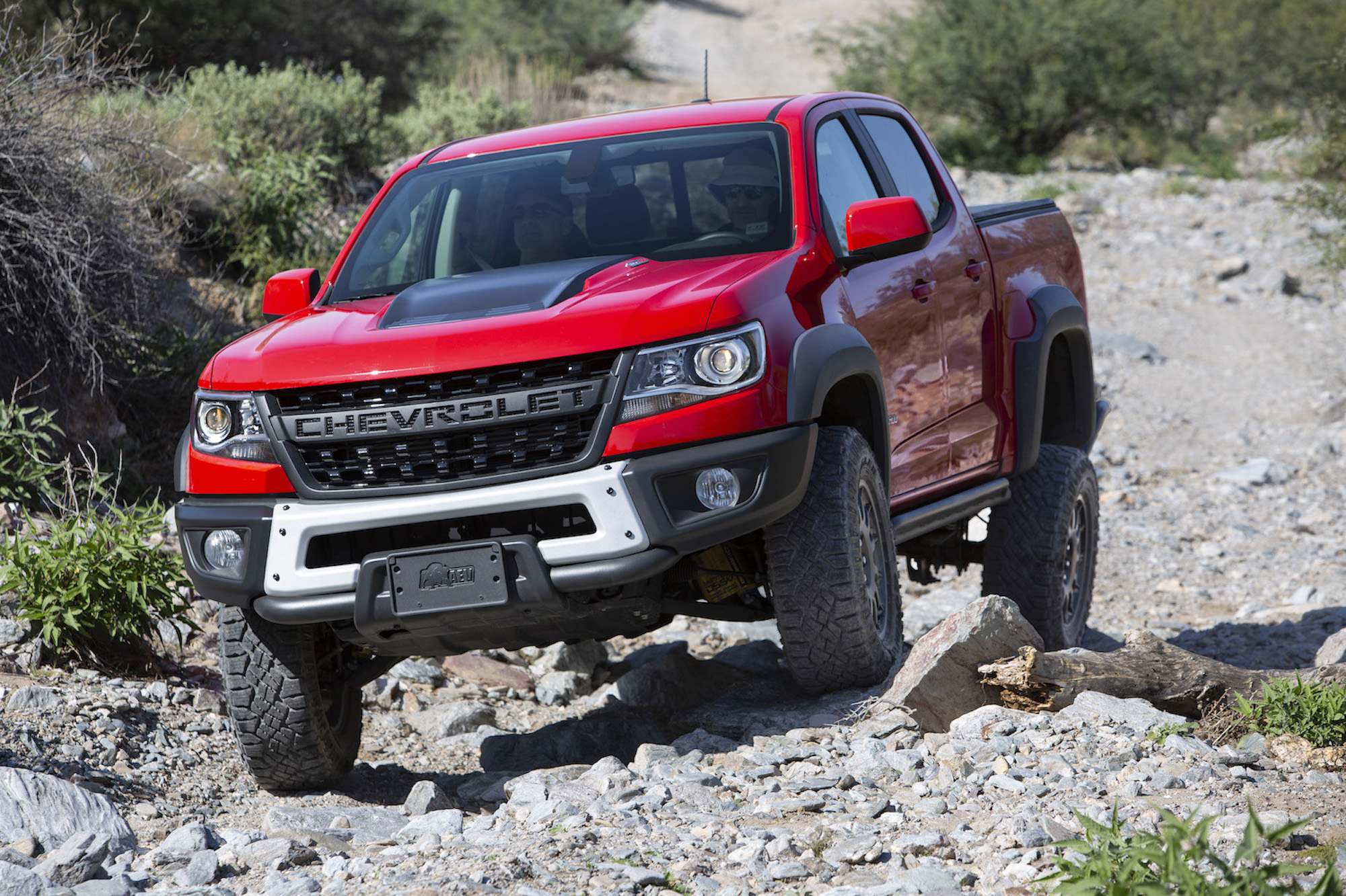 2019 Chevrolet Colorado ZR2 Bison front three-quarter articulation off-road